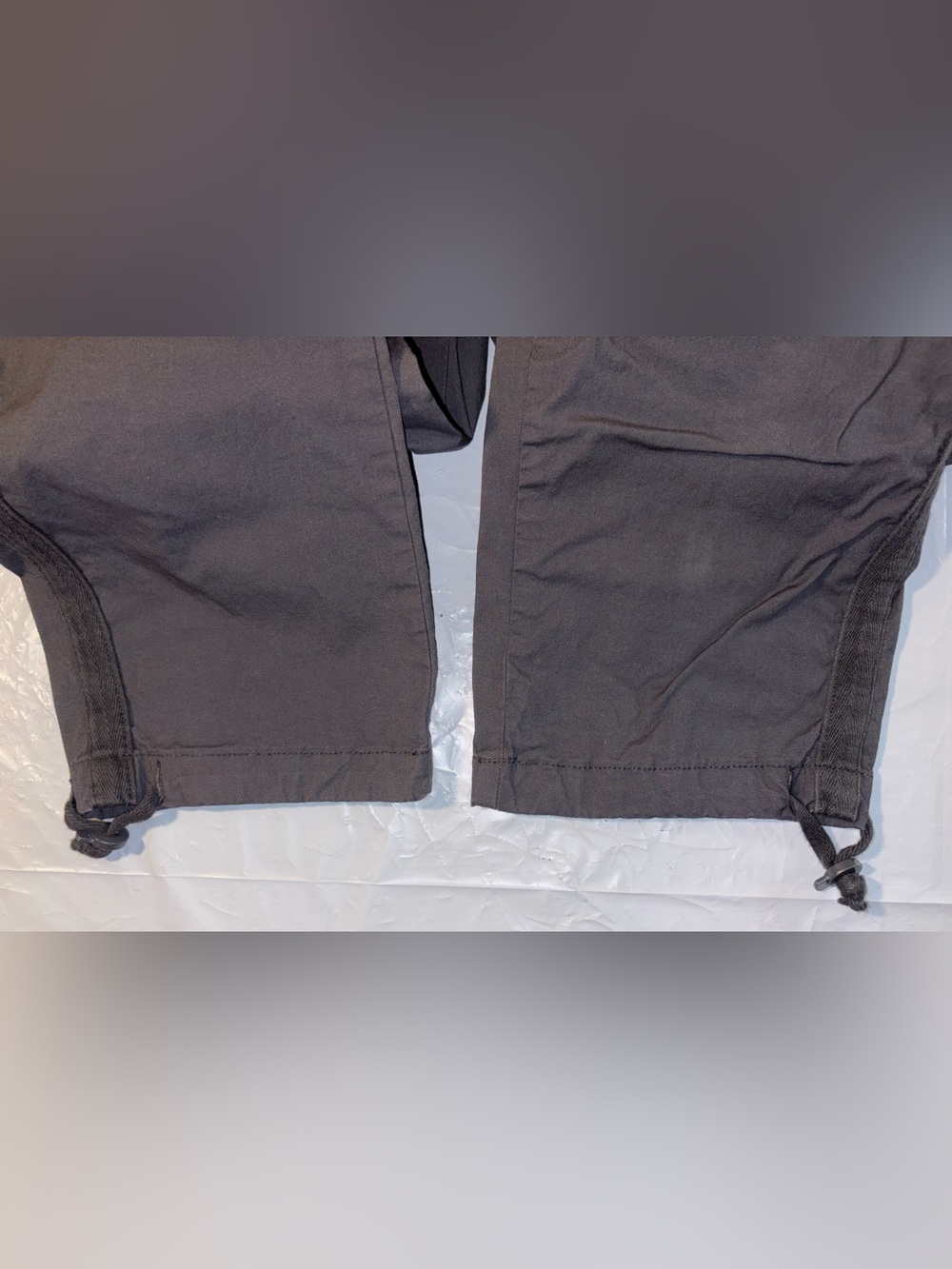 NWT Cargo Capris, 6 Pockets, Low Mid-Rise, Zip/Button Closure, Adjustable Hems - Picture 7 of 11